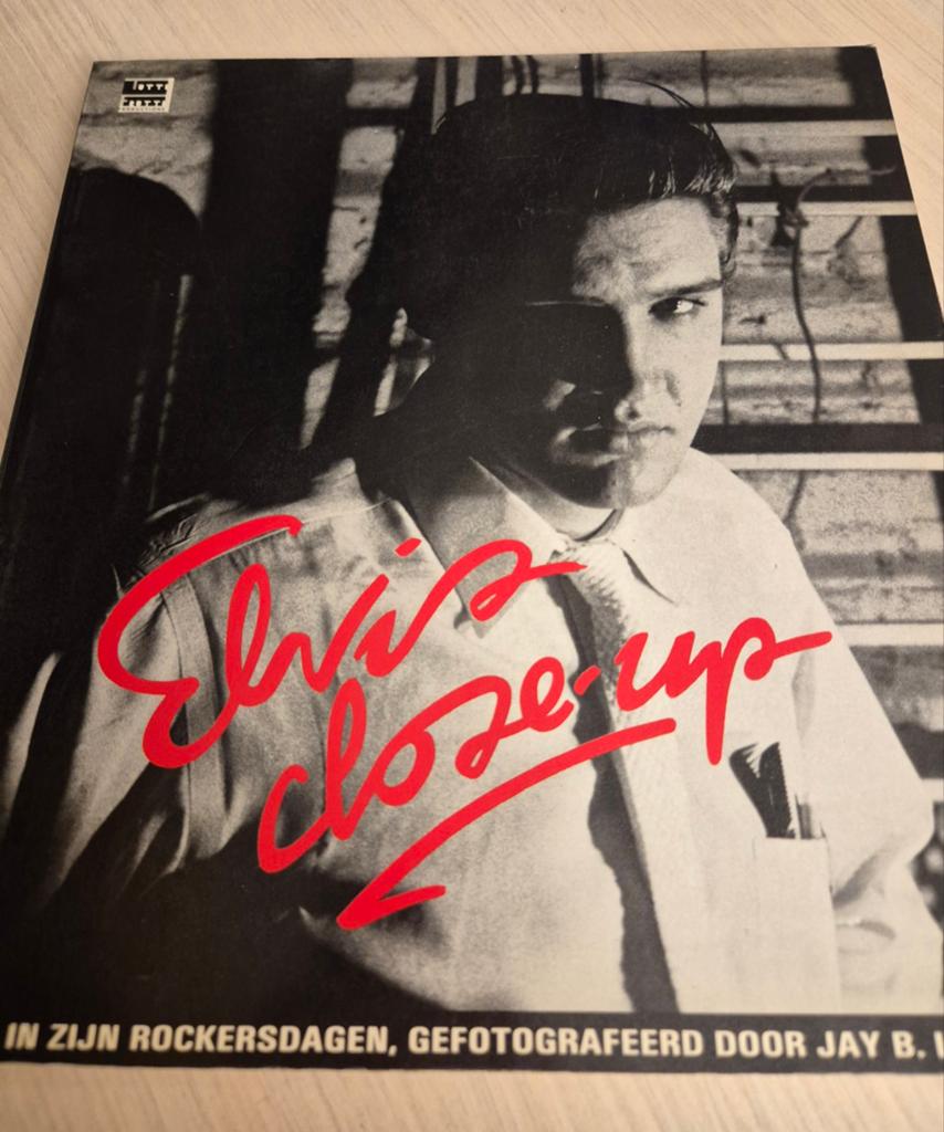 Boek Nederlands "Elvis Close-Up: Elvis in zijn rockerdagen", Ophalen of Verzenden, Zo goed als nieuw, Artiest, Ger Rijff
