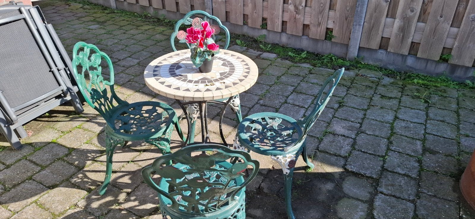 Gietijzeren tuinset met mozaïektafel en 4 stoelen, Tuin en Terras, Ophalen of Verzenden, Gebruikt, Rond, Metaal