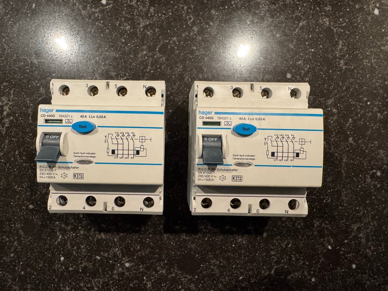 Hager CD 440G Aardlekschakelaar 40A 0.03A (2 stuks), Ophalen of Verzenden, Zo goed als nieuw, Hager, Aardlekschakelaar