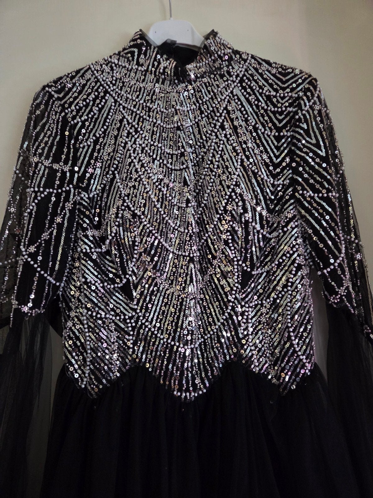 Elegante jurk met tule onderkant, zo goed als nieuw, Kleding | Dames, Ophalen of Verzenden, Zo goed als nieuw, Maat 36 (S), Galajurk