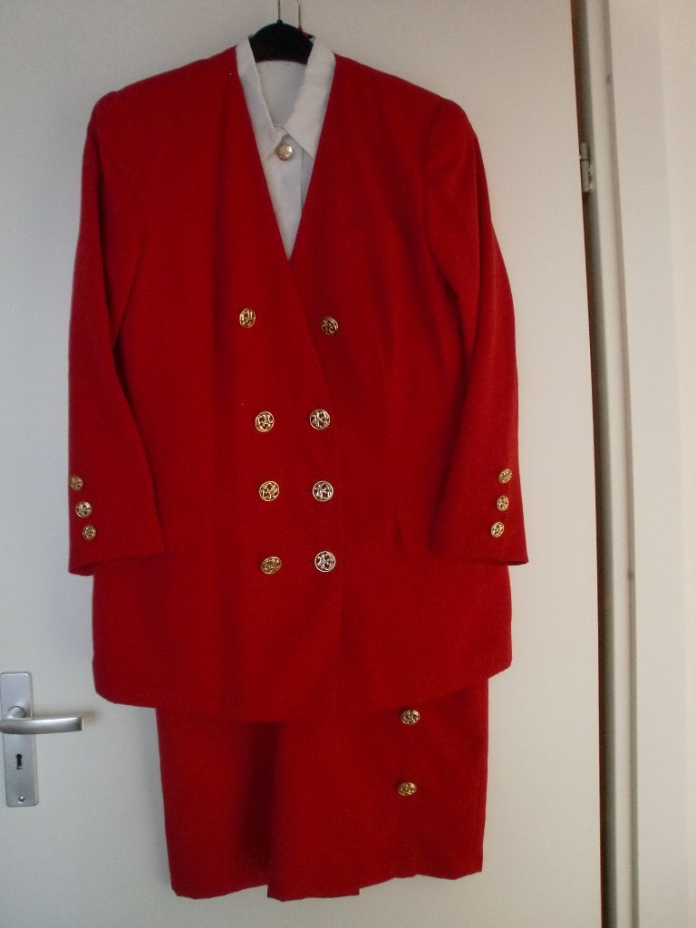 Mooi compleet pakje met goudkleurige knopen met witte blouse, Kleding | Dames, Kostuum of Pak, Verzenden, Maat 42/44 (L), Zo goed als nieuw