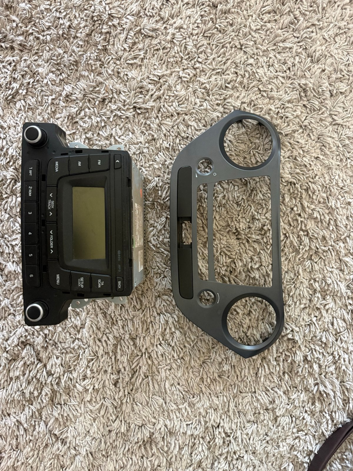 Gratis Hyundai i10 radio met frame - Ophalen in Enschede, Ophalen, Gebruikt