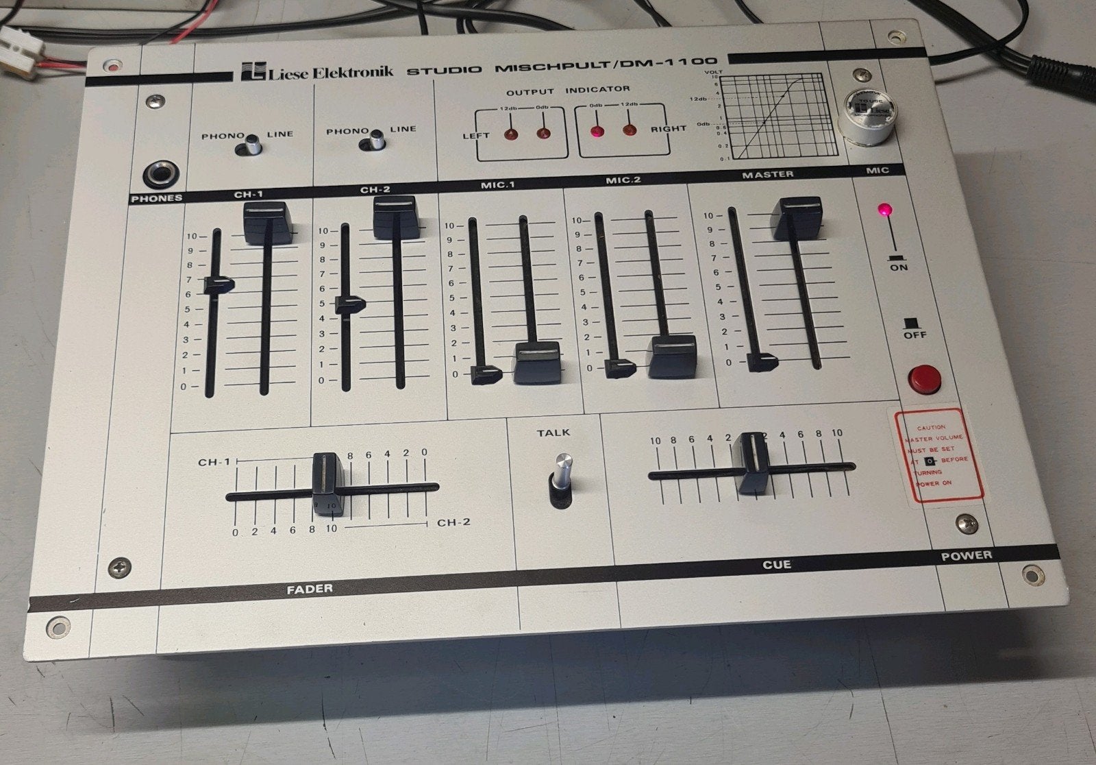 Liese elektronik dm-1100 mengpaneel, Muziek en Instrumenten, Mengpanelen, Ophalen of Verzenden, Gebruikt