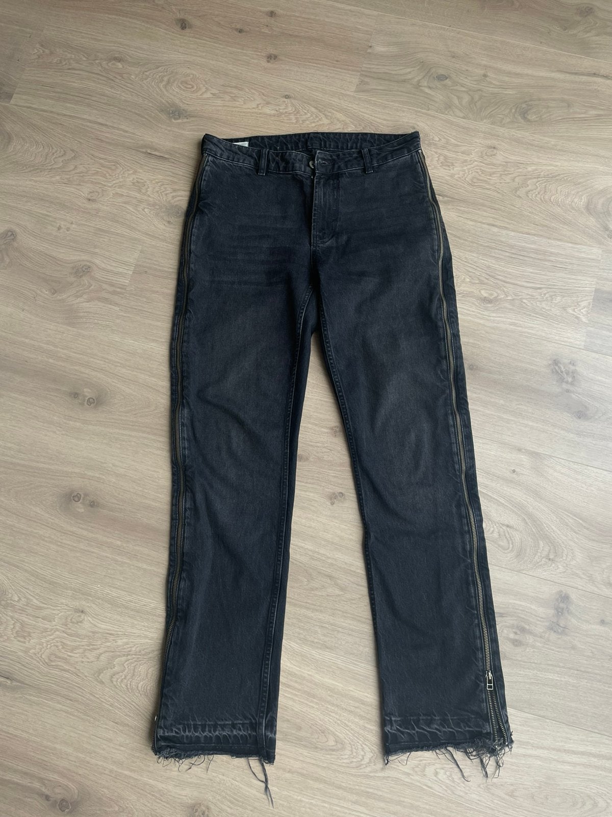 Zara heren jeans met rits op broekspijpen. Maat 40, Ophalen of Verzenden, Zo goed als nieuw, Zwart, Overige jeansmaten