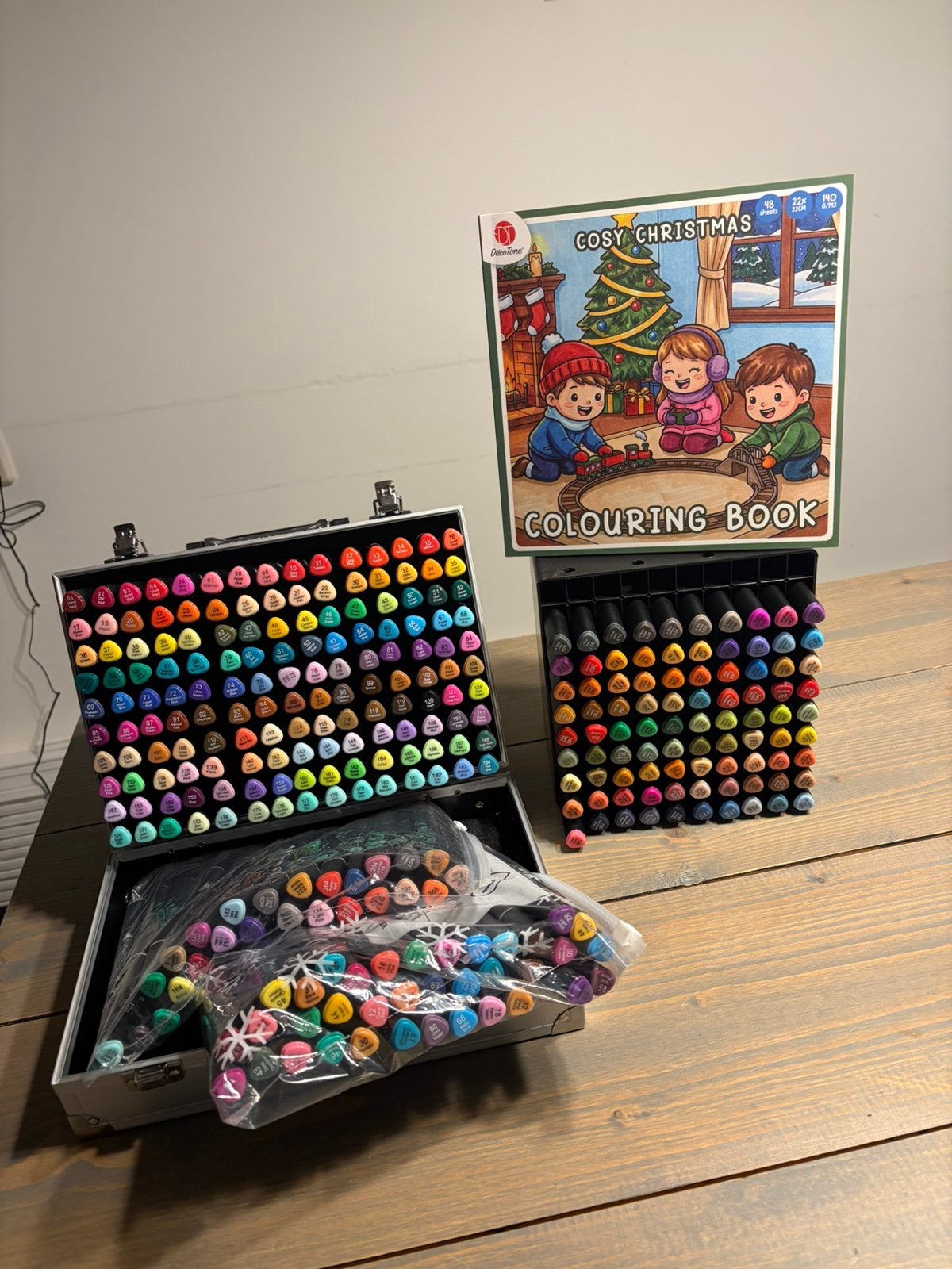 300 DecoTime twinmarkers incl. koffer, tray en kleurboek!, Ophalen of Verzenden, Gebruikt, Potlood of Stift