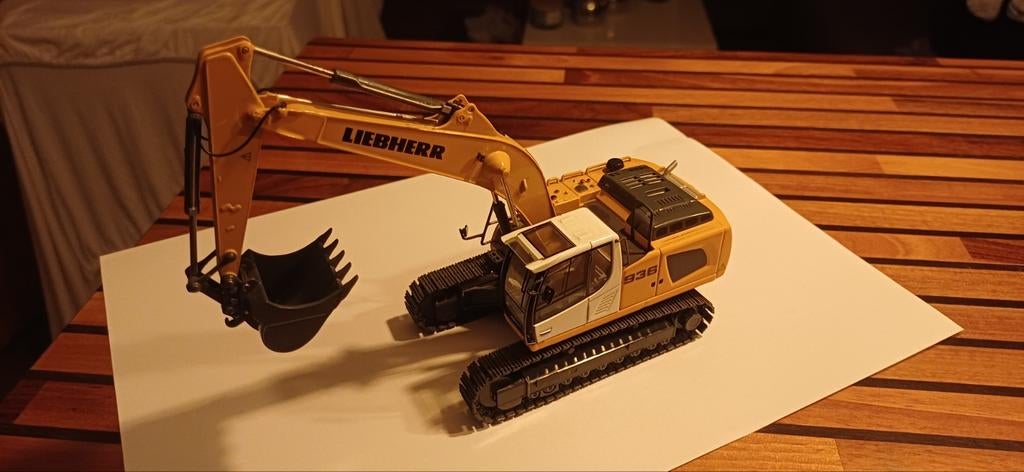 LIEBHERR 936 NZG, Hobby en Vrije tijd, Modelauto's | 1:50, Ophalen of Verzenden, Zo goed als nieuw, Hijskraan, Tractor of Landbouw