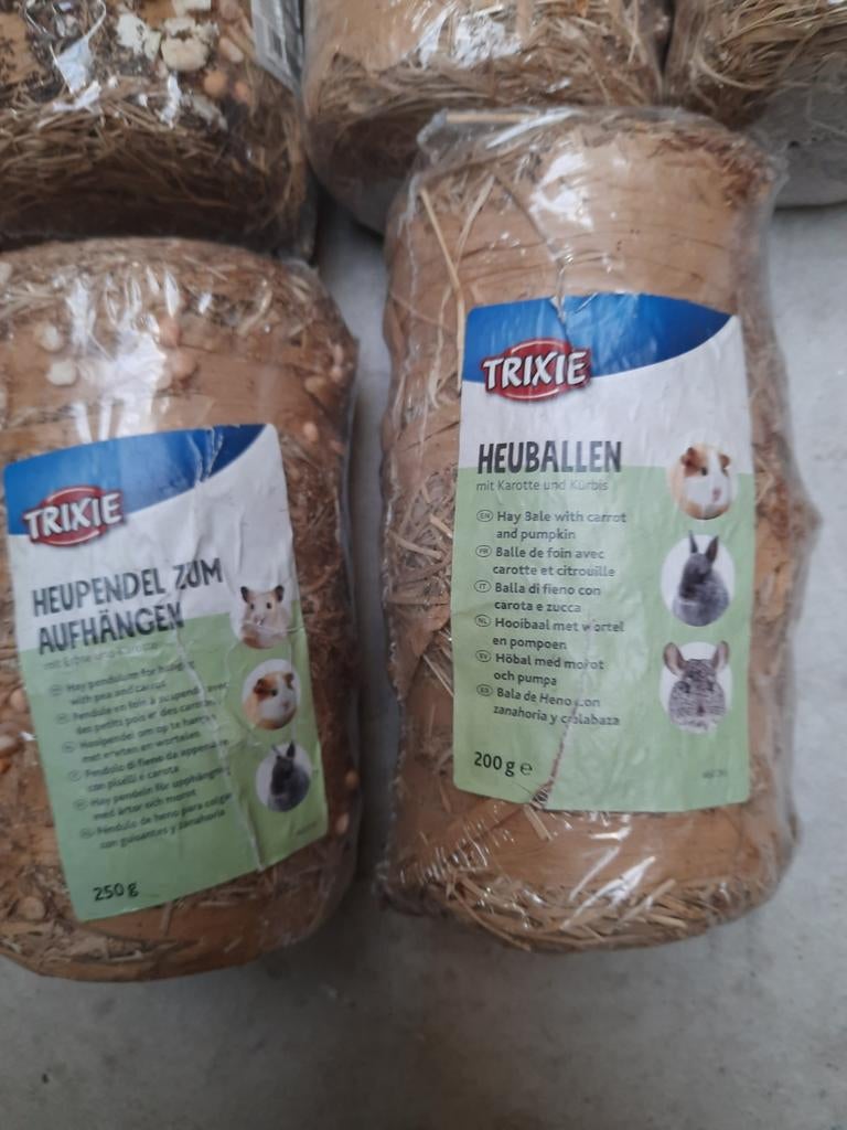 Partij van 14 Trixie Hooirollen voor knaagdieren, Dieren en Toebehoren, Dierenvoeding, Ophalen of Verzenden, Knaagdier of Konijn
