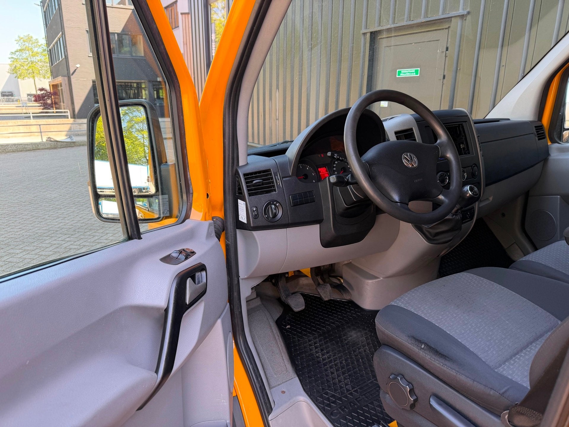 Volkswagen Crafter 35 2.0 TDI L3H1 DC | Witteveen Oprijwagen, Auto's, Euro 5, Gebruikt, Huisgarantie, 4 cilinders