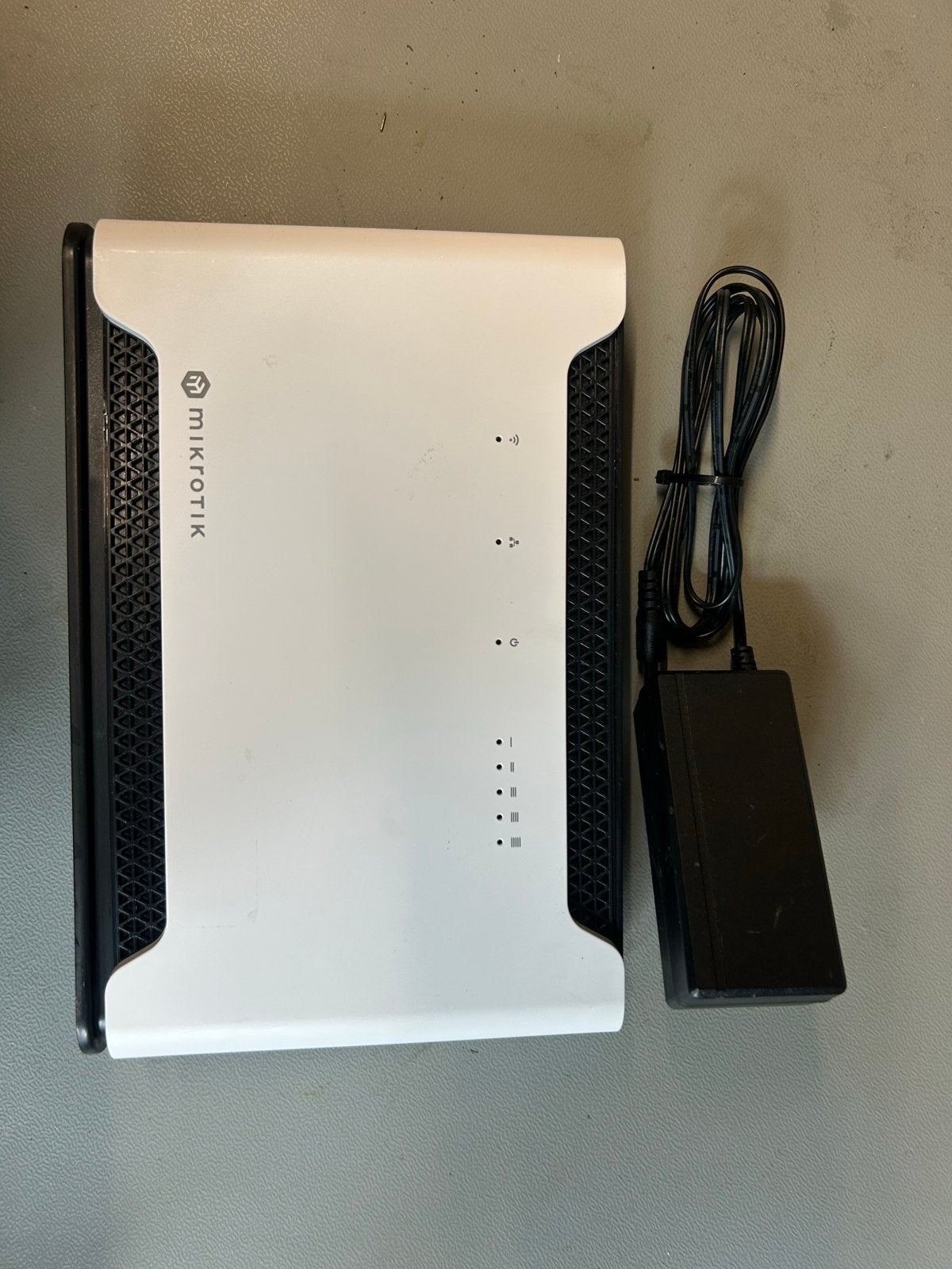 MikroTik Chateau 5G R16 Router - Zo goed als nieuw, Computers en Software, Routers en Modems, Ophalen of Verzenden, Zo goed als nieuw