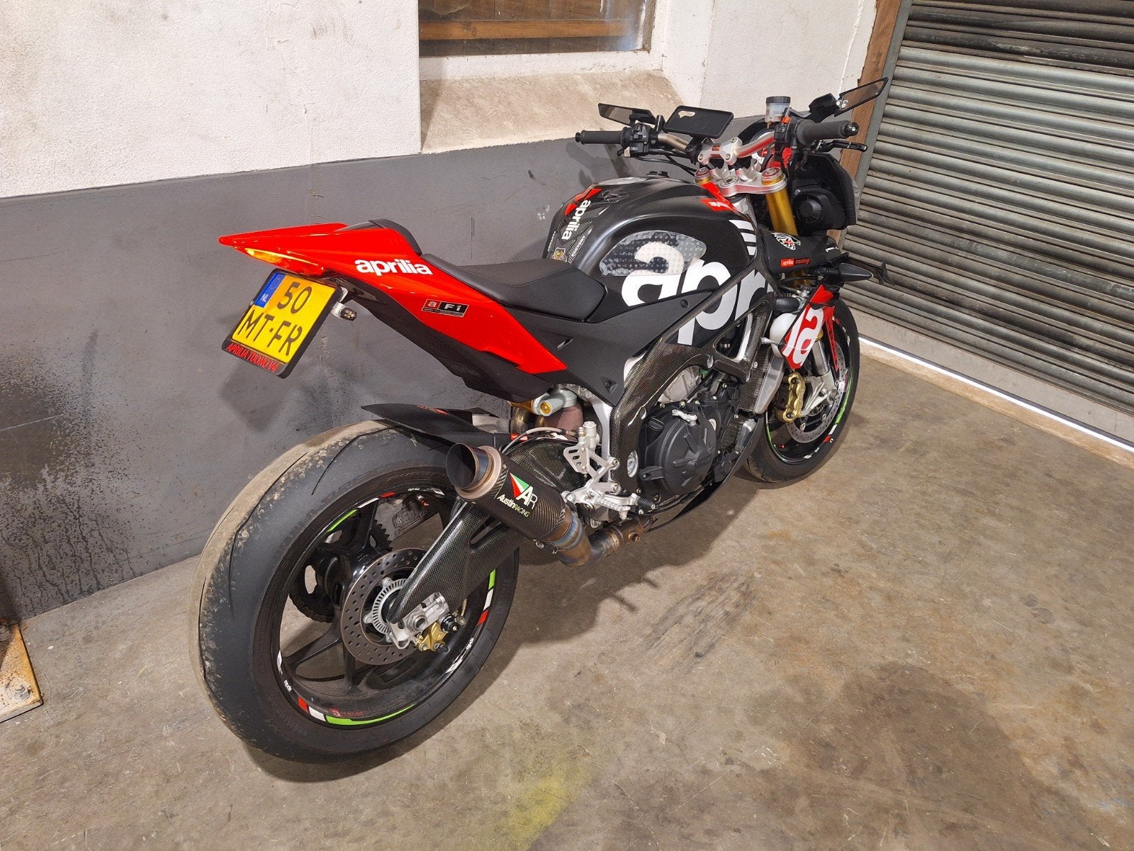 Foto 6 van DIKSTE Aprilia Tuono V4 APRC Hyper Naked carbon RSV4 MT09