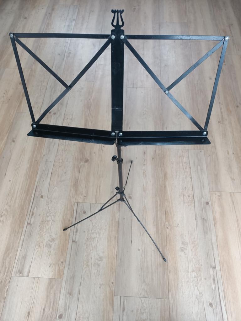 Zwarte inklapbare muziekstandaard lessenaar, Ophalen of Verzenden, Gebruikt, Muziekstandaard