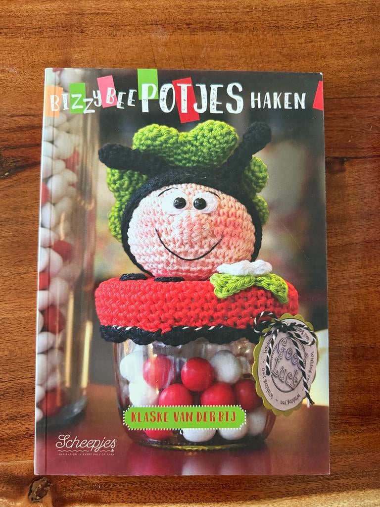 Bizzy Bee Potjes Haken - Scheepjes Haakboek, Ophalen of Verzenden, Zo goed als nieuw, Breien en Haken