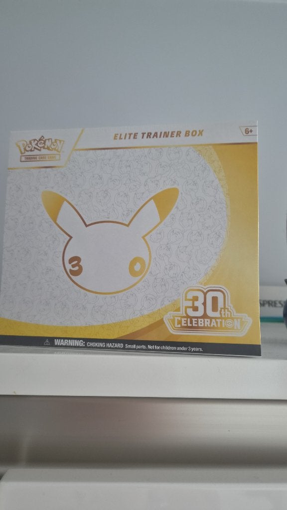 Pokémon TCG: 30th Celebration Elite Trainer Box, Ophalen of Verzenden, Nieuw