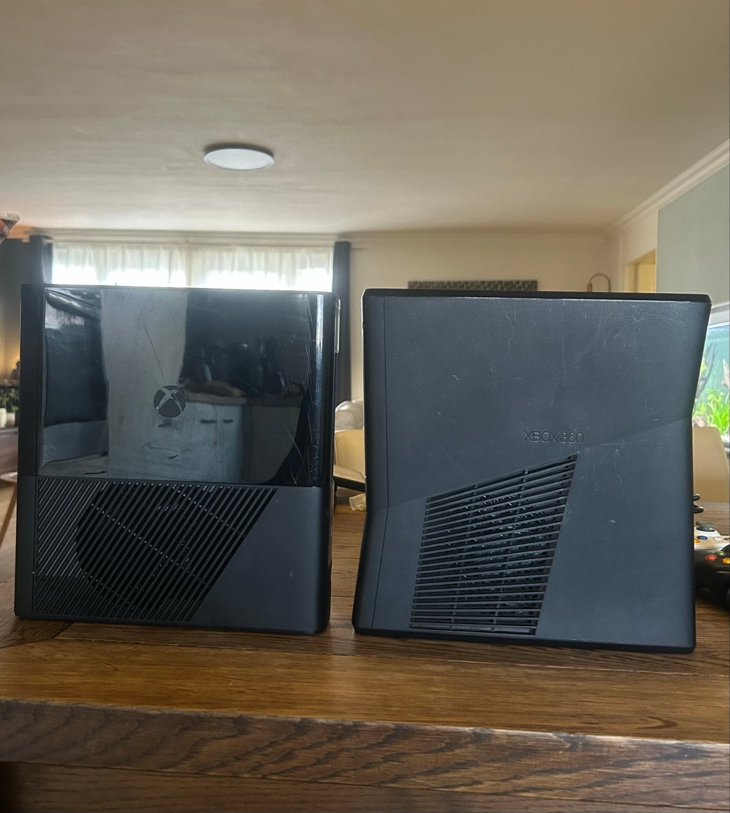 2x Xbox 360 (Slim & E) met 4 controllers en 8 spellen, Ophalen, Met 3 controllers of meer, 250 GB, Gebruikt
