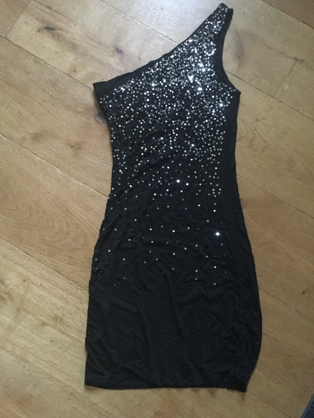 Zwart one-shoulder jurkje met pailletten XS, Zwart, Ophalen of Verzenden, Zo goed als nieuw, Maat 36 (S)
