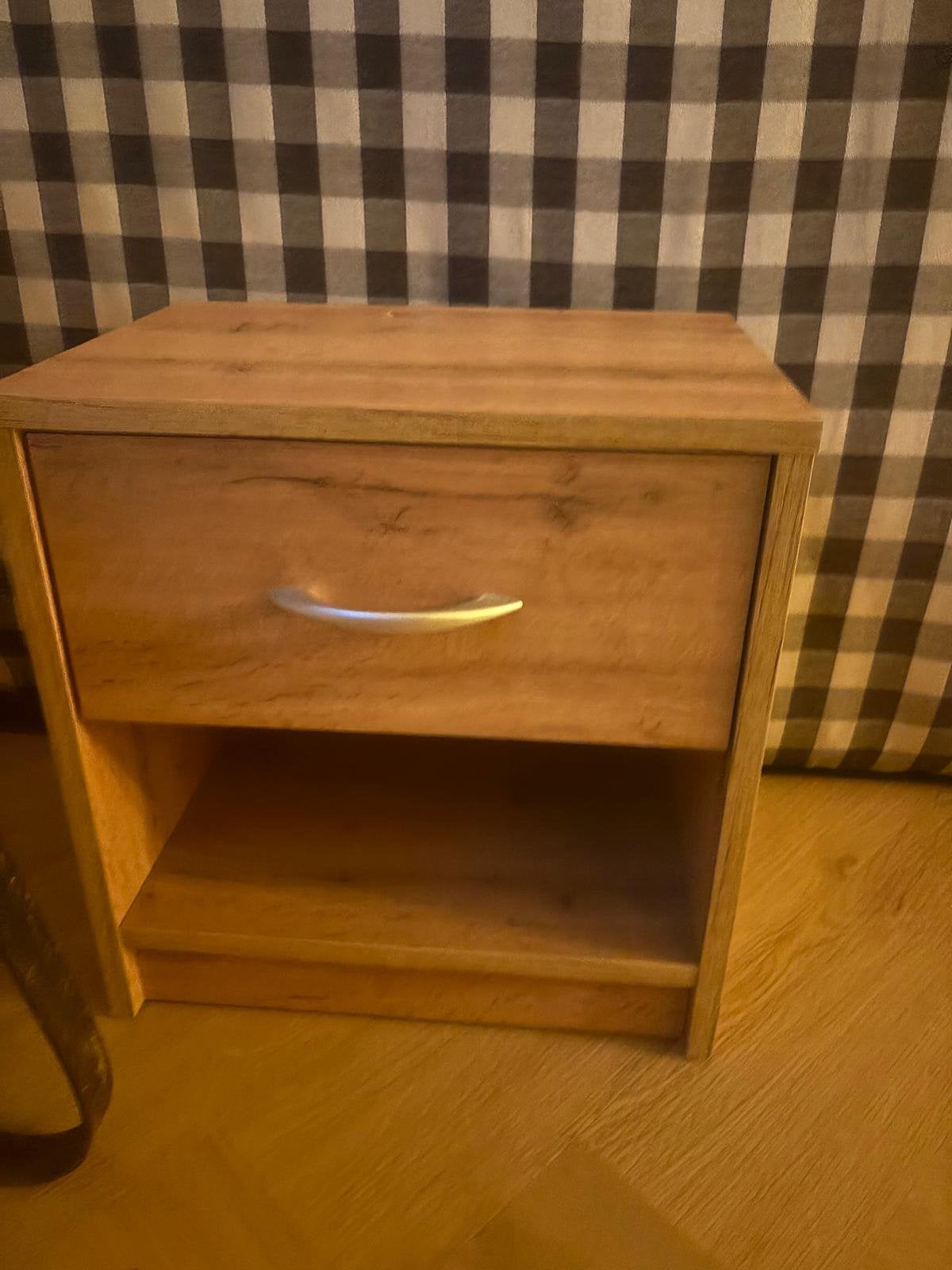 Nachtkastje, Huis en Inrichting, Slaapkamer | Nachtkastjes, Ophalen, Zo goed als nieuw, Minder dan 45 cm