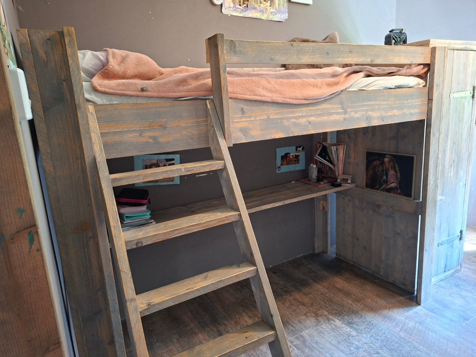 Hoogslaper bed met bureau en losse kast, Kinderen en Baby's, Kinderkamer | Stapelbedden en Hoogslapers, Ophalen, Zo goed als nieuw