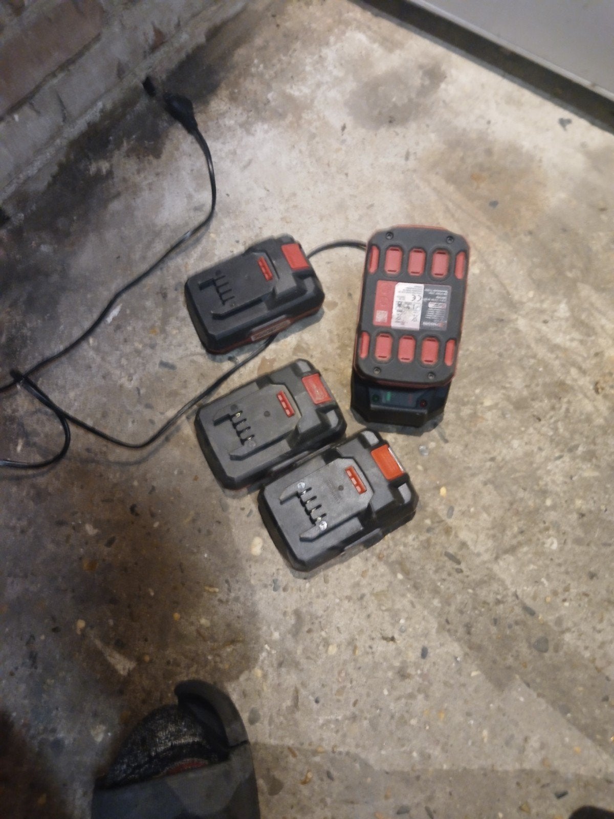 Parkside Acculader met 4 Accu's - Zo goed als nieuw, Doe-het-zelf en Verbouw, Ophalen of Verzenden, Zo goed als nieuw, Overige typen
