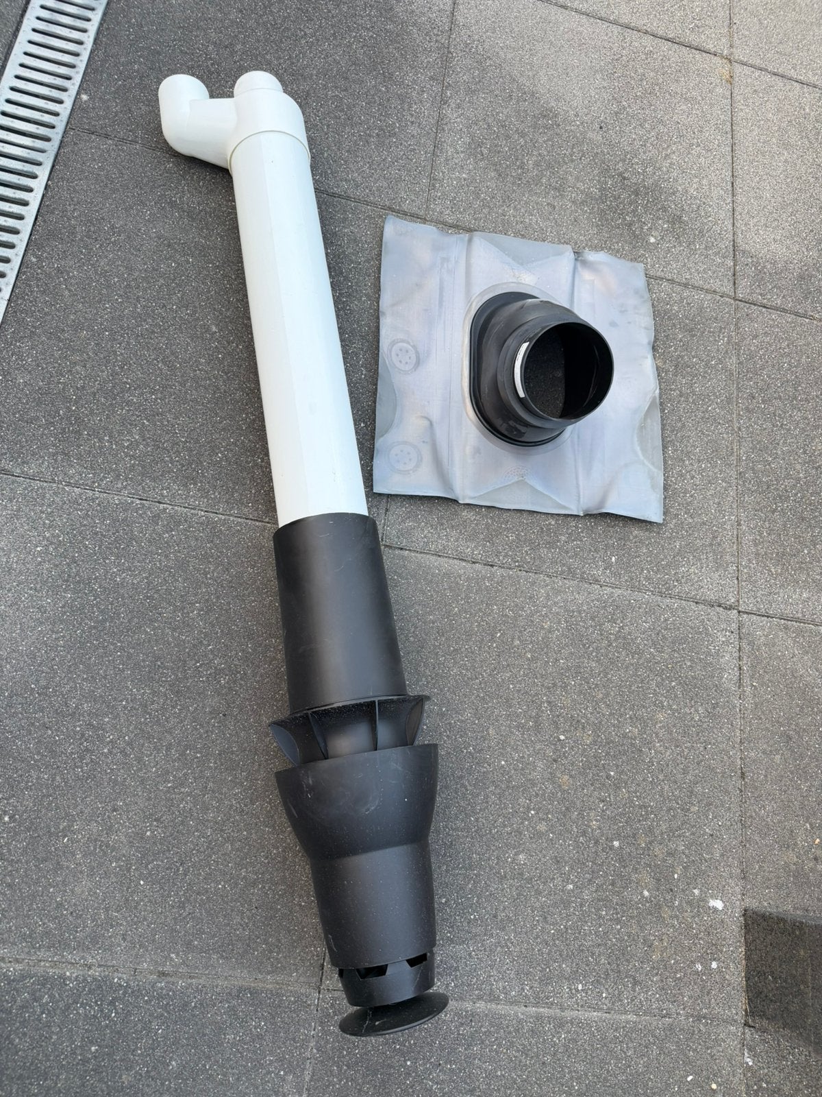 Nieuwe dakdoorvoer, Doe-het-zelf en Verbouw, Dakpannen en Dakbedekking, Ophalen, Kunststof, Zwart, Overige typen