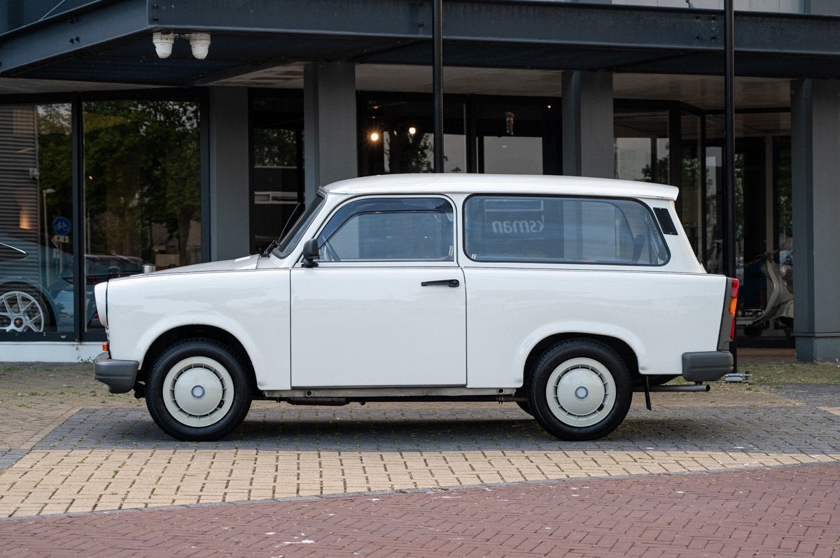 Trabant 1.1 Universal Last Edition 444 (bj 1991), Auto's, Lederen bekleding, Gebruikt, 4 stoelen, Wit