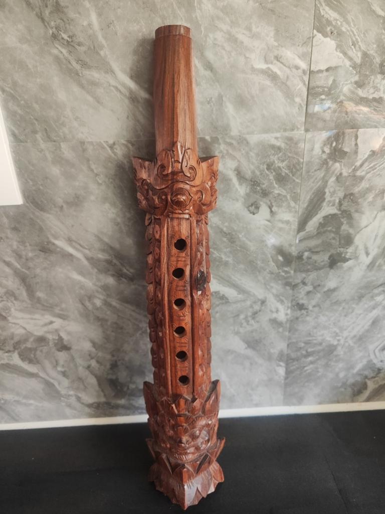 Balinese totem fluit 33 cm lengte prachtig houtsnijwerk, Ophalen of Verzenden