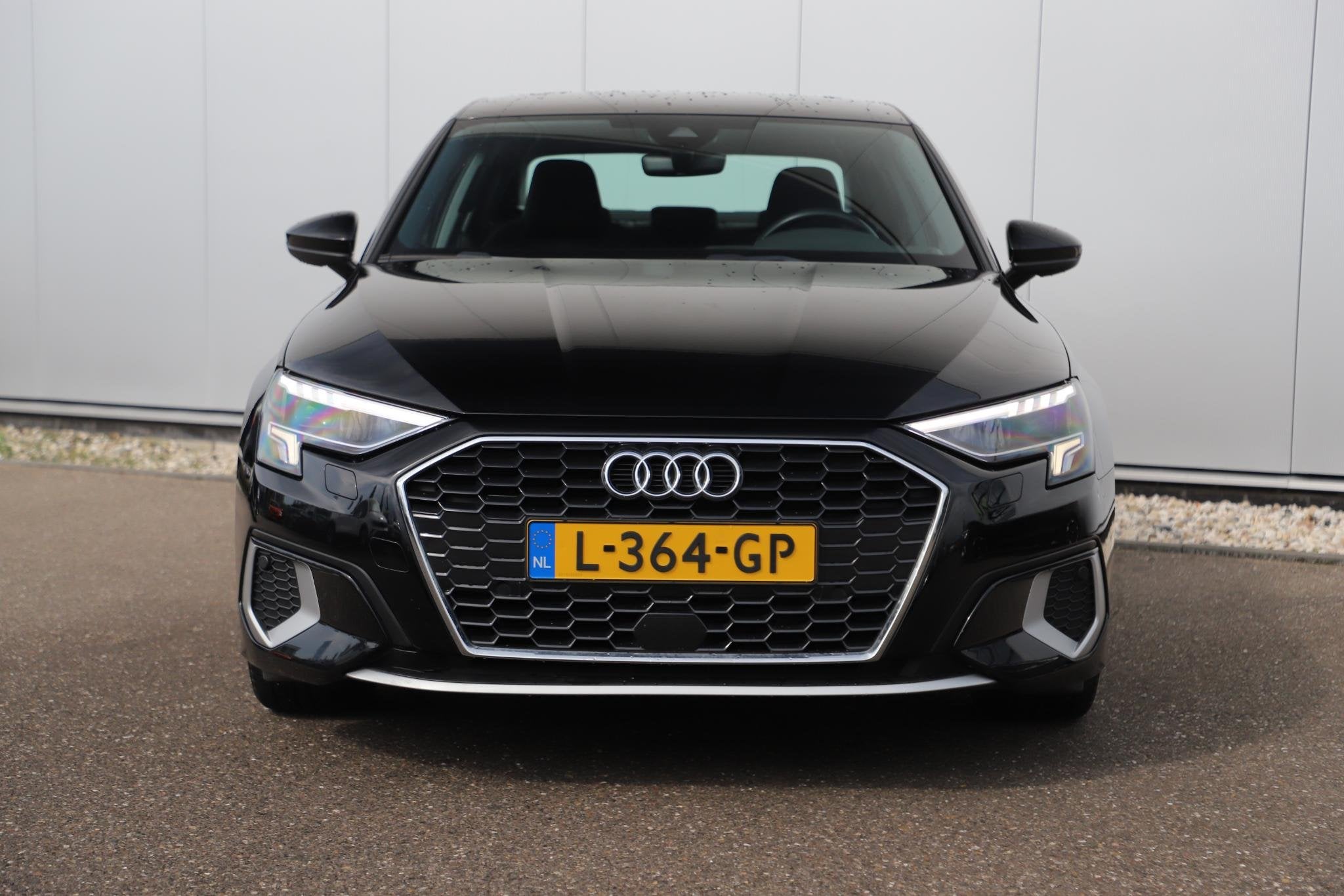 Audi A3 Limousine 30 TFSI Business edition Automaat Sportsto, Auto's, Stof, Gebruikt, Met garantie (alle), Zwart