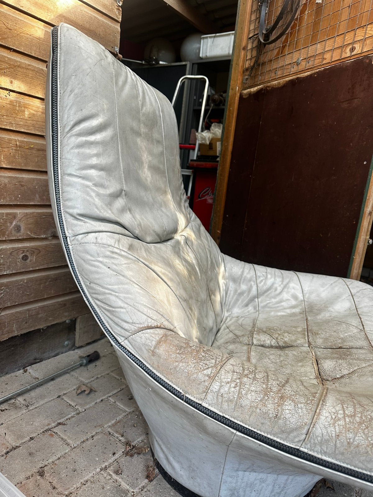 Gerard vd Berg grijze opknapper fauteuil grijs leer, Huis en Inrichting, Fauteuils, Ophalen, Gebruikt, 75 tot 100 cm, Space age