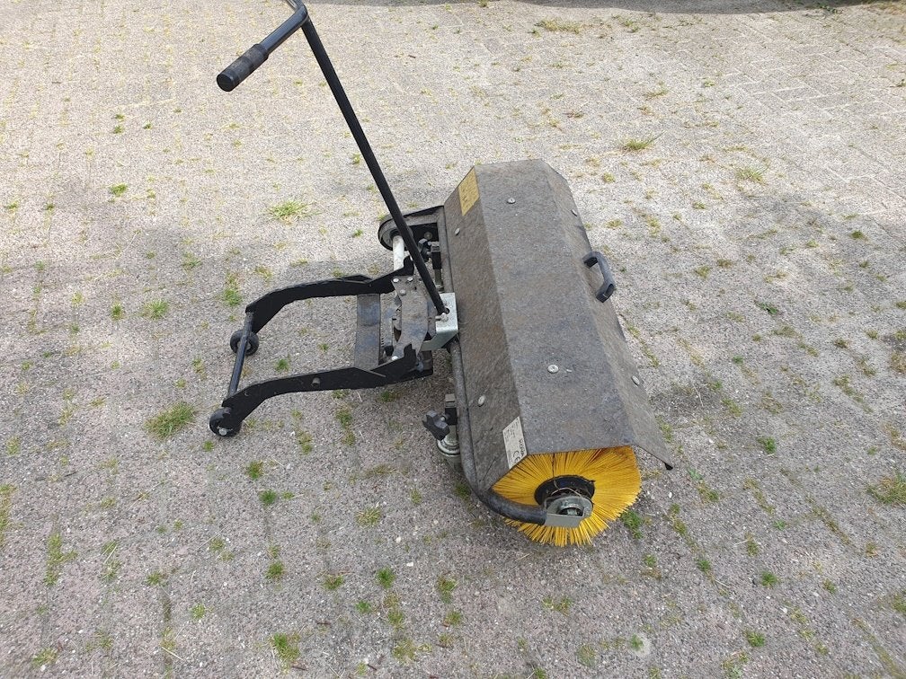 Husqvarna zitmaaier veegmachine veegborstel Kova LH900, Ophalen, Zo goed als nieuw, Husqvarna