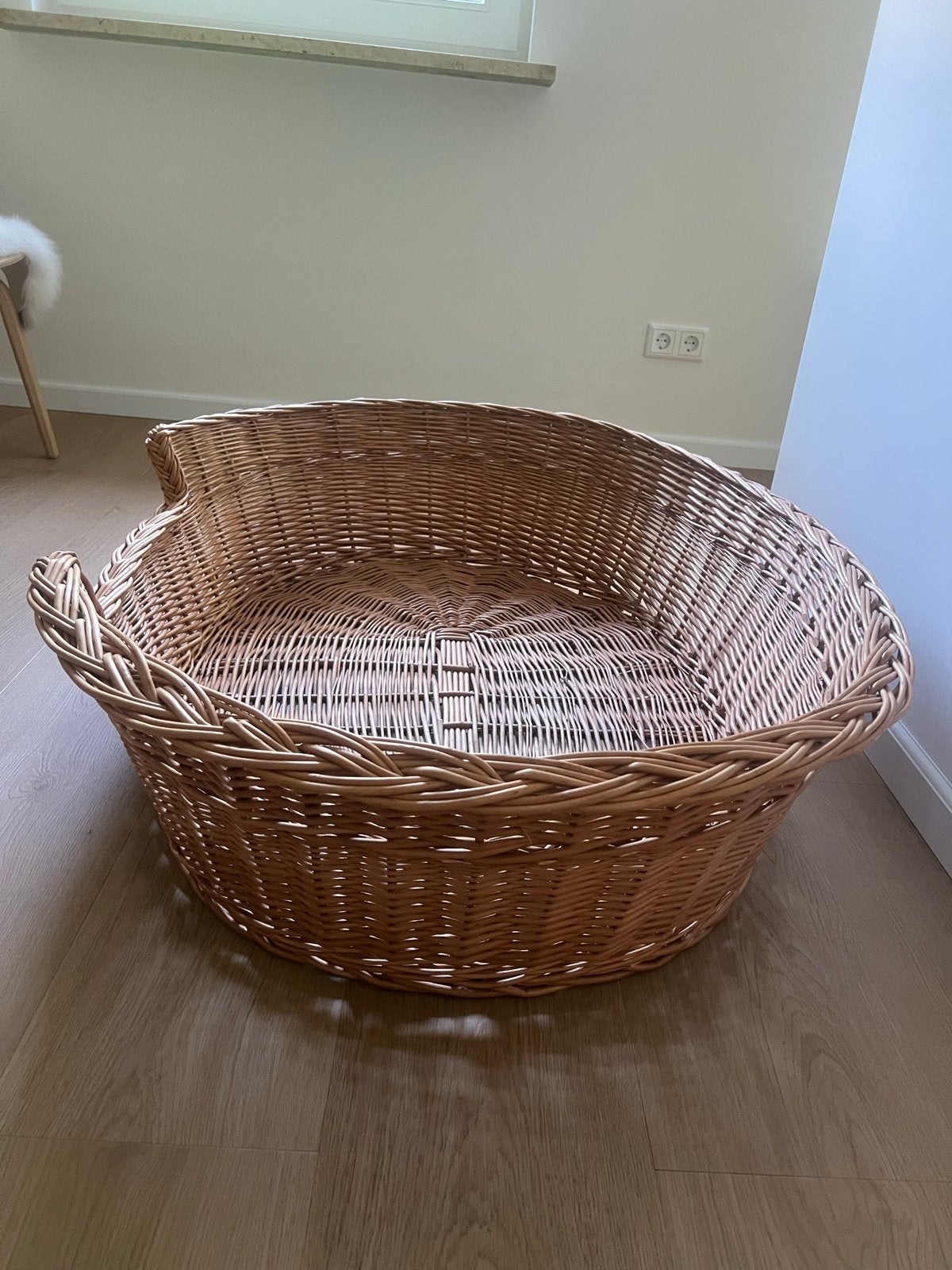 Grote rieten hondenmand, Ophalen, Zo goed als nieuw, Riet