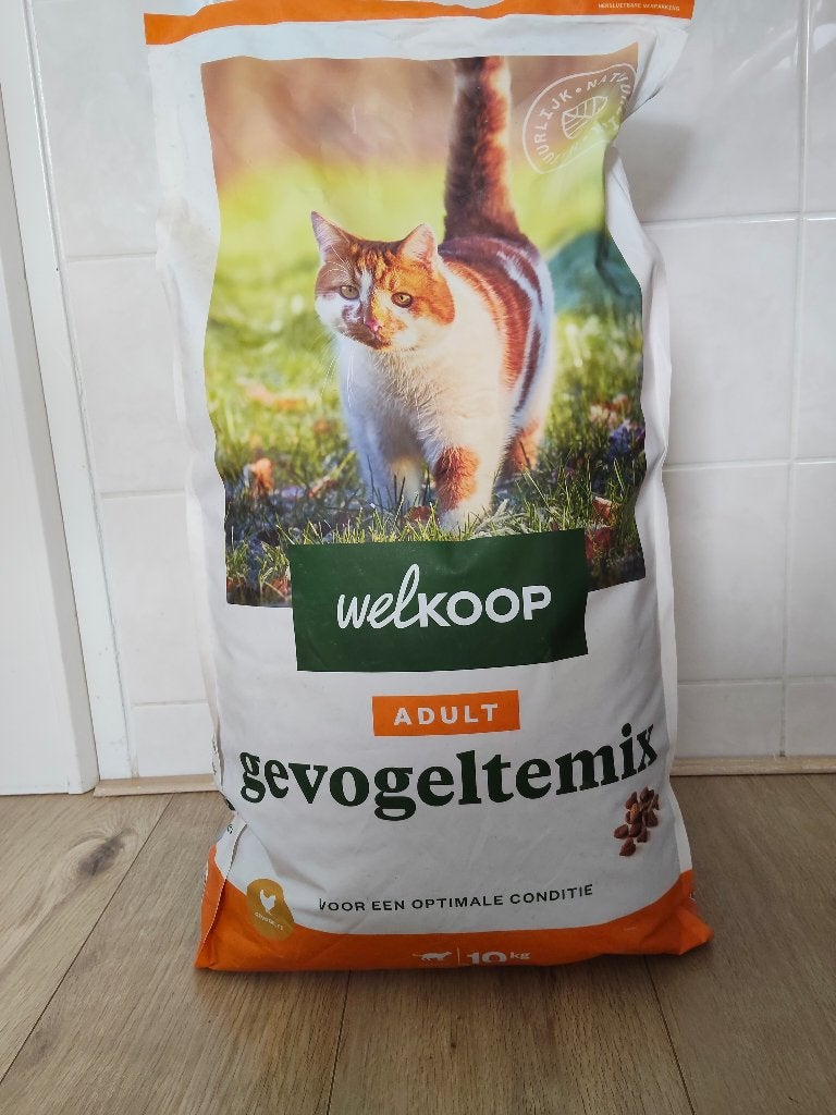 Kattenbrokken, Ophalen, Kat