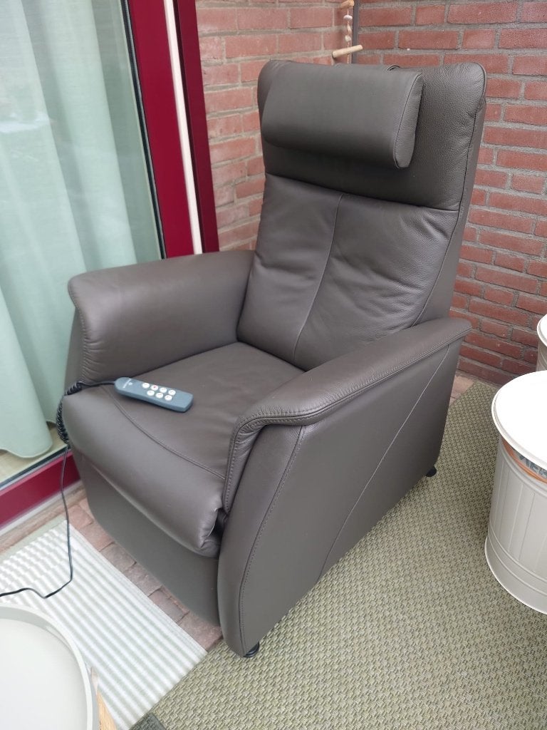 Sta op stoel, Ophalen, Minder dan 75 cm, Leer, Zo goed als nieuw