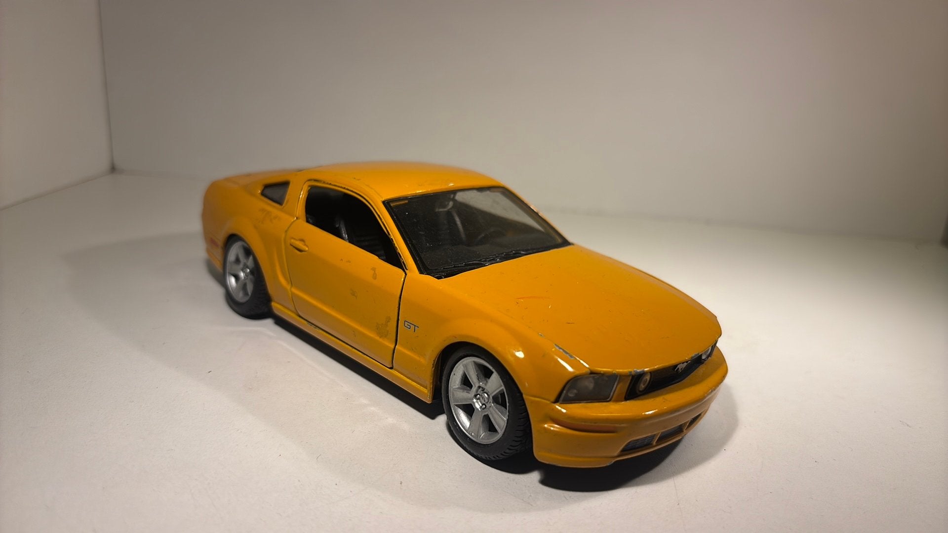 Ford mustang gt schade maisto 1.24, Hobby en Vrije tijd, Modelauto's | 1:24, Maisto, Ophalen of Verzenden, A, A