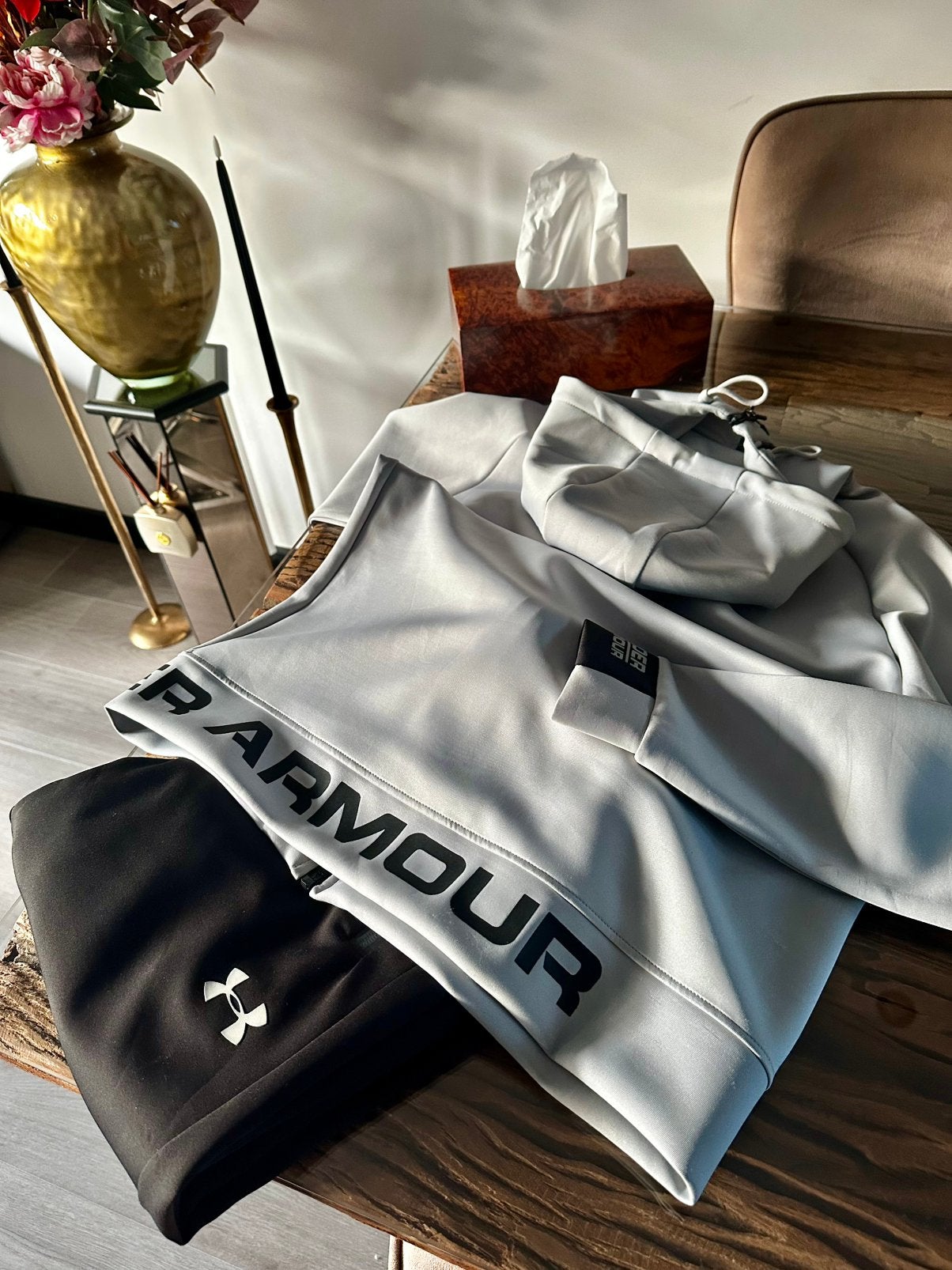 Under Armour Unstoppable trainingspak, Lichtgrijs/Zwart L/XL, Zwart, Maat 56/58 (XL), Ophalen of Verzenden, Zo goed als nieuw