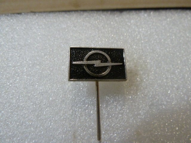 Vintage Opel Speldje - Zwart met Zilveren Logo, Ophalen of Verzenden, Gebruikt, Merk, Speldje of Pin