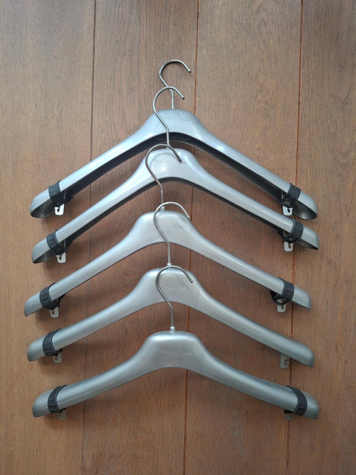 Partij stevige kledinghangers, Kleding | Dames, Kledinghangers, Ophalen, Gebruikt, Kunststof, Volwassenen