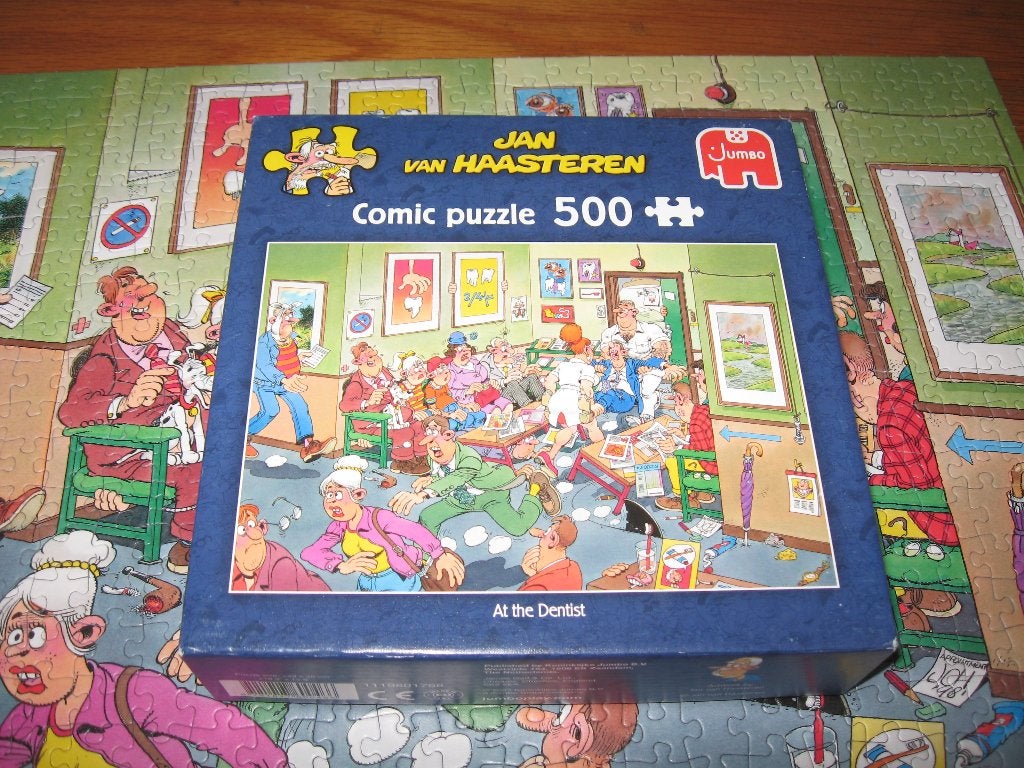 Jan van Haasteren AT THE DENTIST 500 stukjes, Hobby en Vrije tijd, Denksport en Puzzels, Ophalen of Verzenden, 500 t/m 1500 stukjes