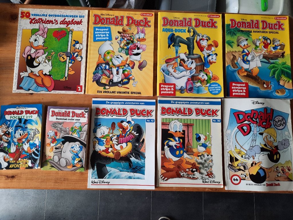 bundel met Donald Duck‐strips, pockets en specials., Boeken, Meerdere stripboeken, Ophalen of Verzenden, Gelezen