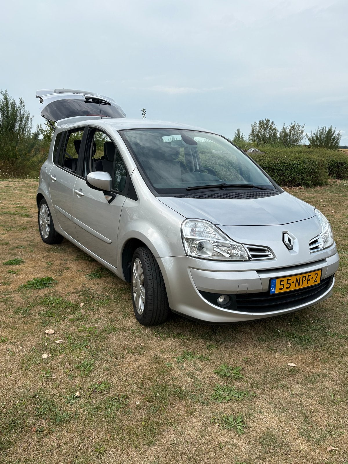 45000 km Renault Grand Modus 1.2 TCE 2010 Grijs, Auto's, Voorwielaandrijving, 4 cilinders, 100 pk, 49 €/maand