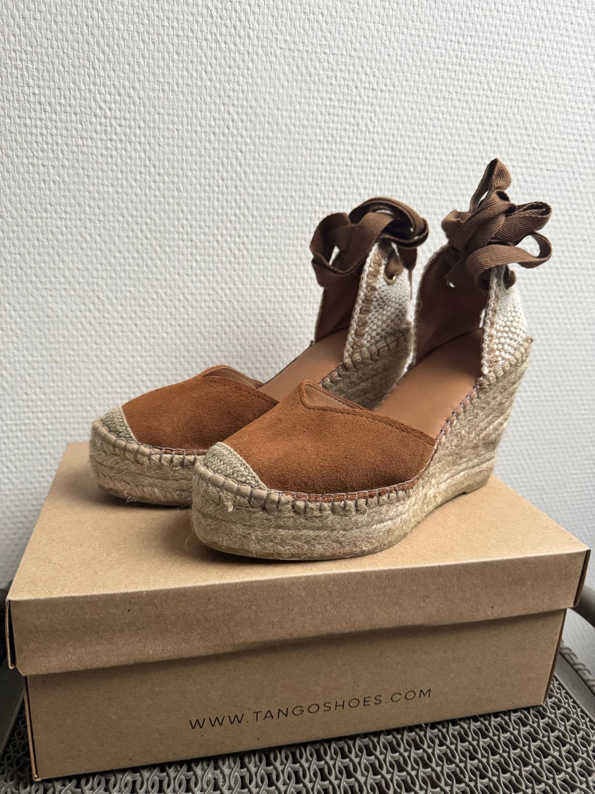 Tango espadrilles/sleehakken maat 37, Bruin, Verzenden, Zo goed als nieuw, Espadrilles of Moccasins