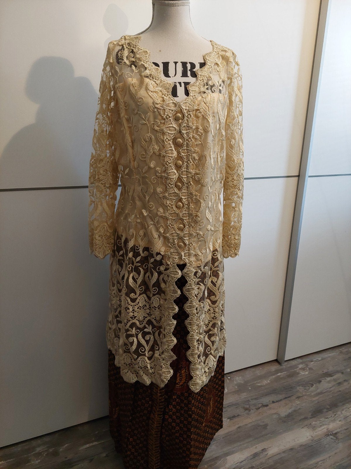 TE KOOP. Heel veel nieuwe, en zgan kleding. Waarde €2000