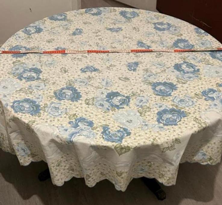 Vintage tafelkleed 165 cm diameter, Antiek en Kunst, Antiek | Kleden en Textiel, Ophalen
