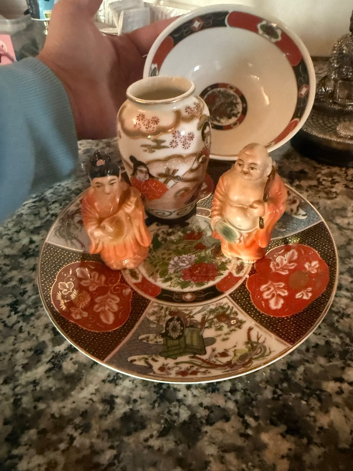 Decoratief setje met Oosterse figuren en kommetjes, Ophalen