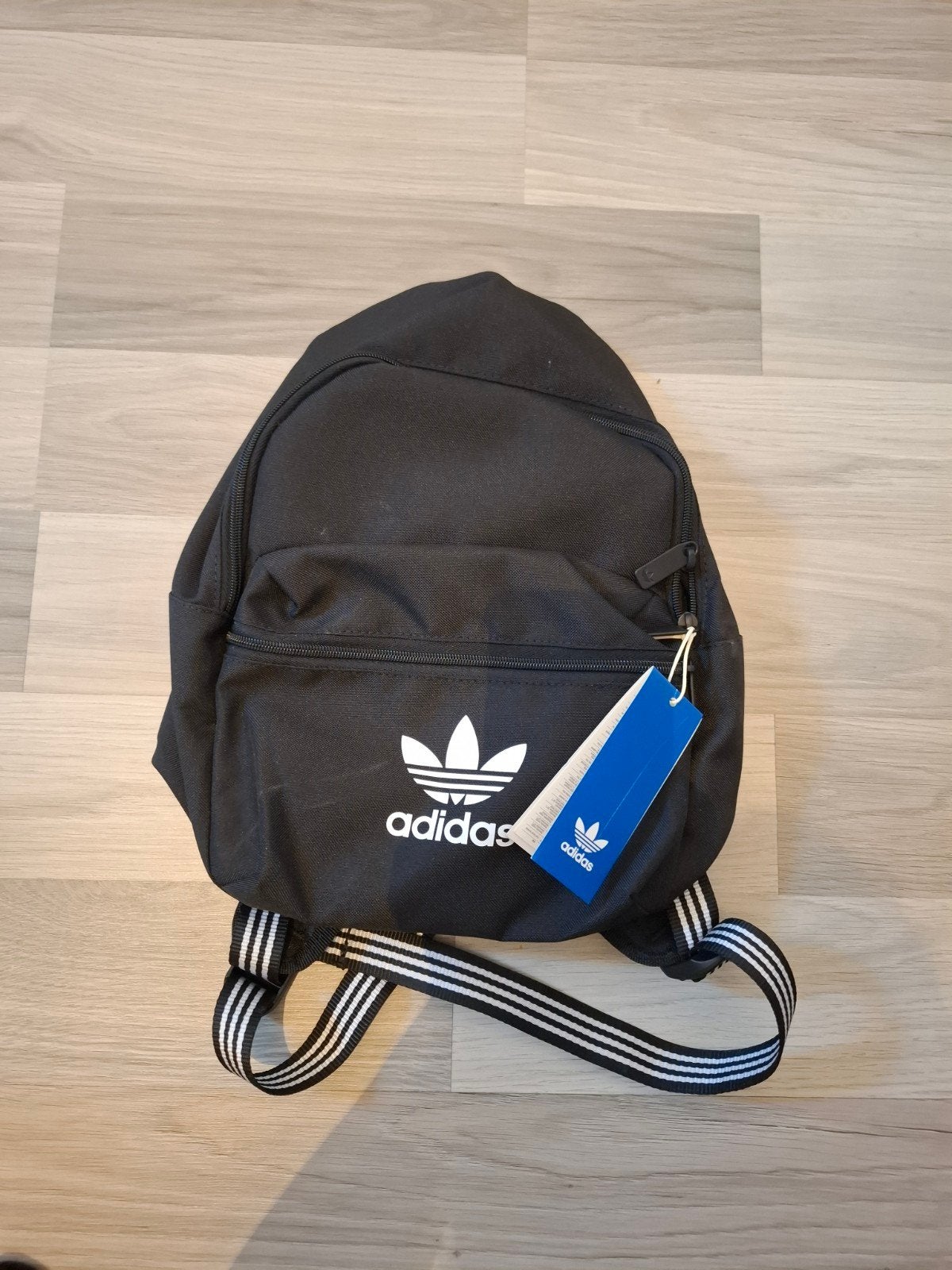 Adidas Adicolor Classic Rugzak Small - Nieuw met prijskaart, Overige merken, Minder dan 30 cm, Nieuw, Ophalen of Verzenden
