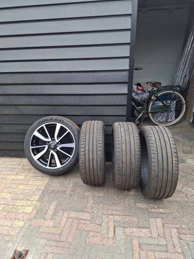 Set van 4 gebruikte banden, 225/45 R19, Auto-onderdelen, Banden en Velgen, 19 inch, Gebruikt, Ophalen of Verzenden, Band(en)