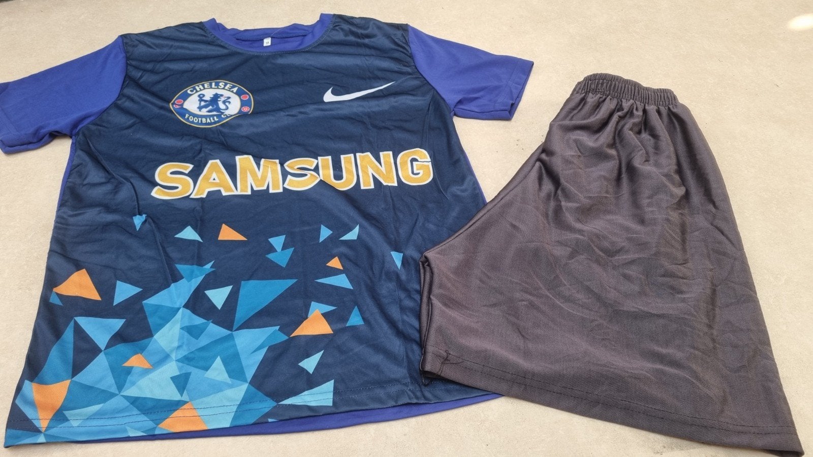 Chelsea voetbaltenue (shirt en broekje) Maat 152/158, Verzenden, Jongen, Setje