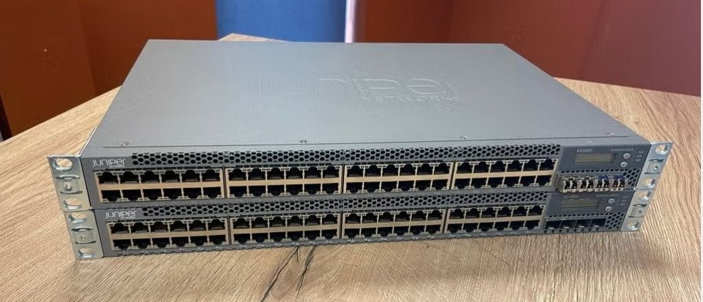 Juniper EX3300‑48T (2 stuks), Ophalen