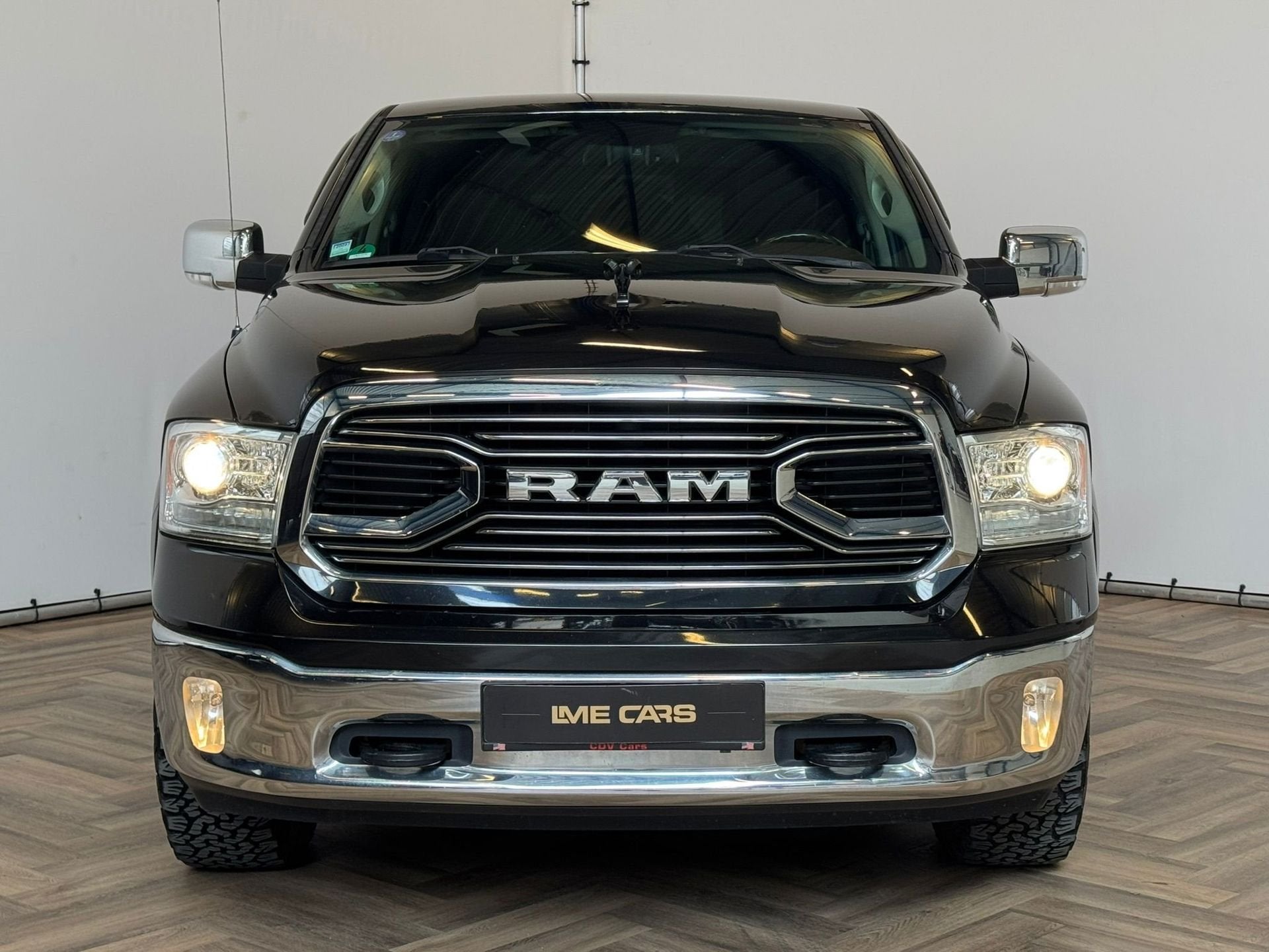 Dodge RAM 5.7L HEMI|1500|LONGHORN|LUCHTVERING|INRUIL MOGELIJ, Automaat, Gebruikt, Overige modellen, Zwart