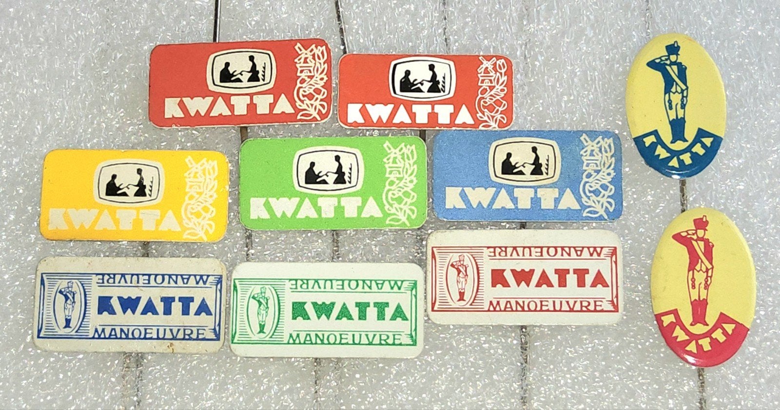 10 Kwatta en Kwatta Manoeuvre Speldjes - Vintage Collectie, Ophalen of Verzenden, Gebruikt, Overige onderwerpen, Speldje of Pin