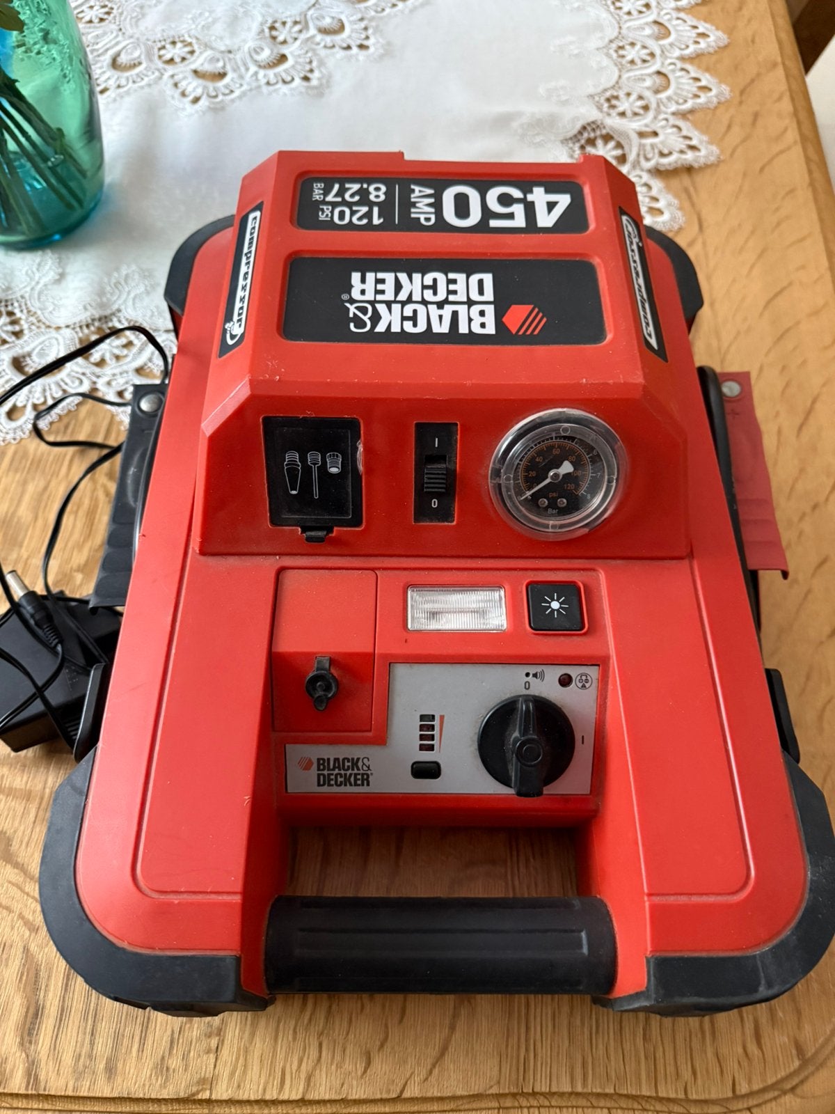 Accu booster / jumpstarter black & decker 450 amp, Auto diversen, Jumpstarters, Ophalen of Verzenden, Zo goed als nieuw