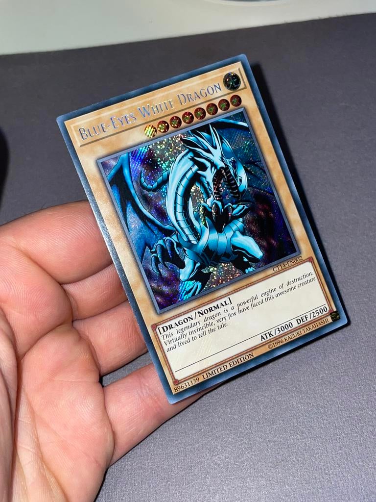 Yu-Gi-Oh! Blue-Eyes White Dragon Secret Rare CT14-EN002, Ophalen of Verzenden, Nieuw, Losse kaart, Foil